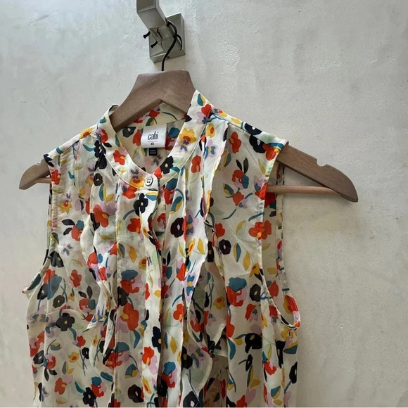 Cabi || Women's Sleeveless Ruffled Bodice in Vivivd Floral  White Blouse XS - Picture 10 of 11